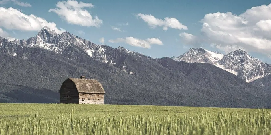 barn in pablo montana with mountains in background