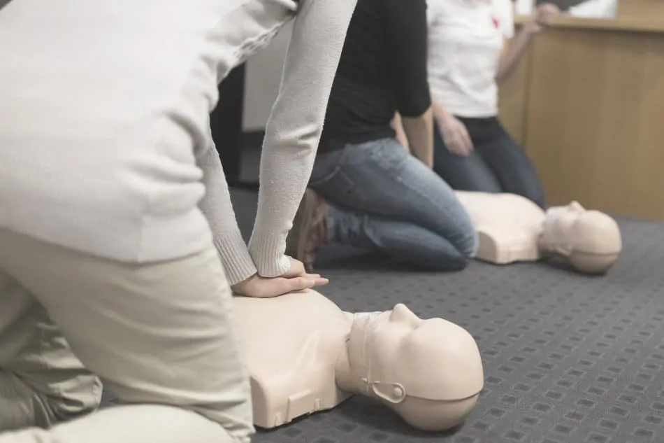 people learning first aid skills and cpr in class for survival
