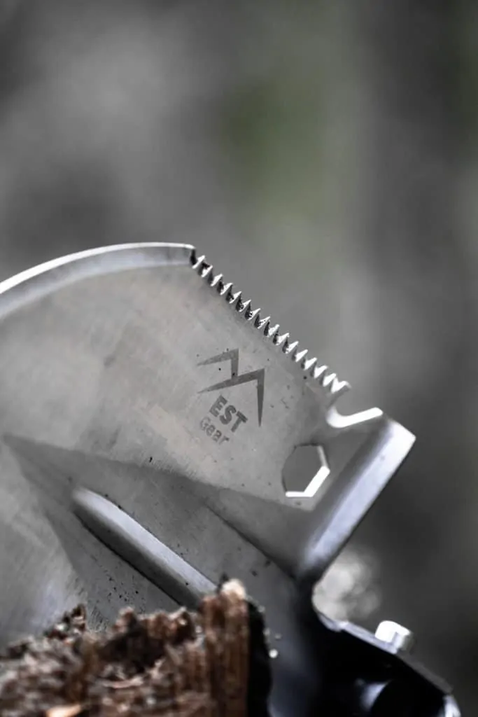 survival shovel serrated edge detail